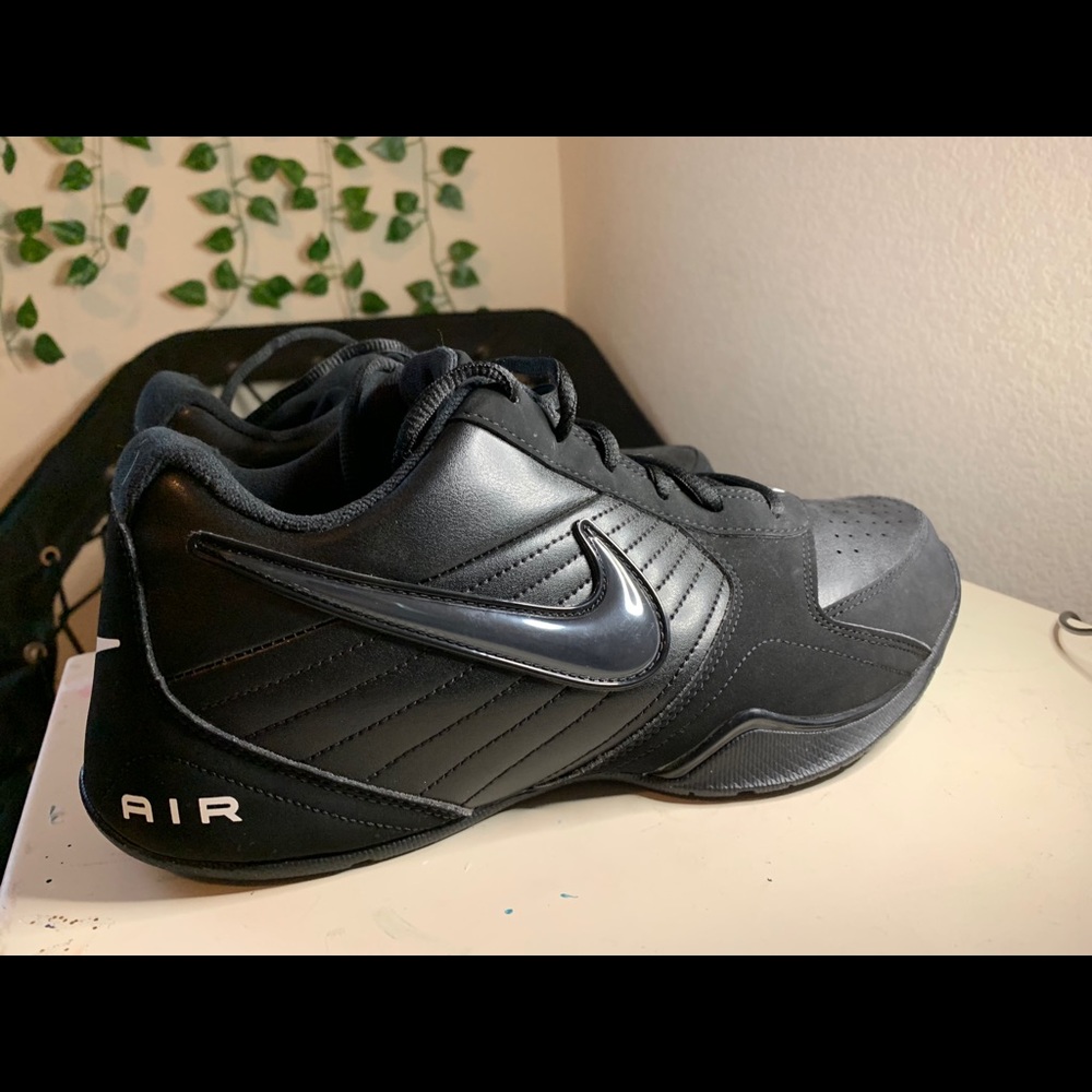 Men’s Black Nikes